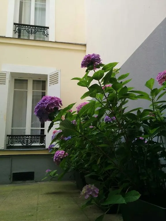 Bed & Breakfast La Cour Du 5ème - D'hôtes Parigi