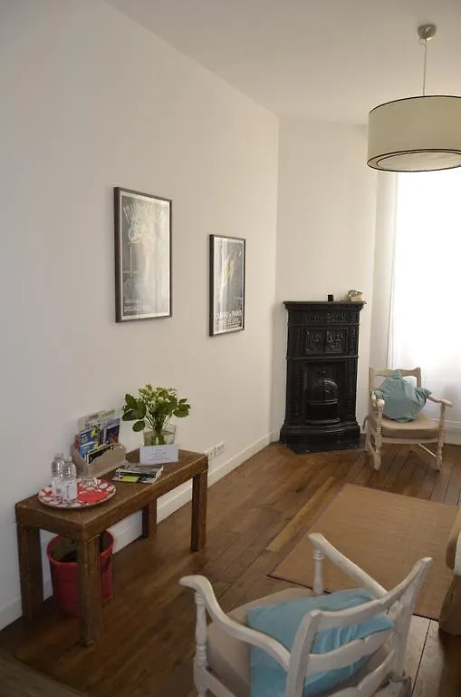 La Cour Du 5ème - D'hôtes Bed & Breakfast Parigi