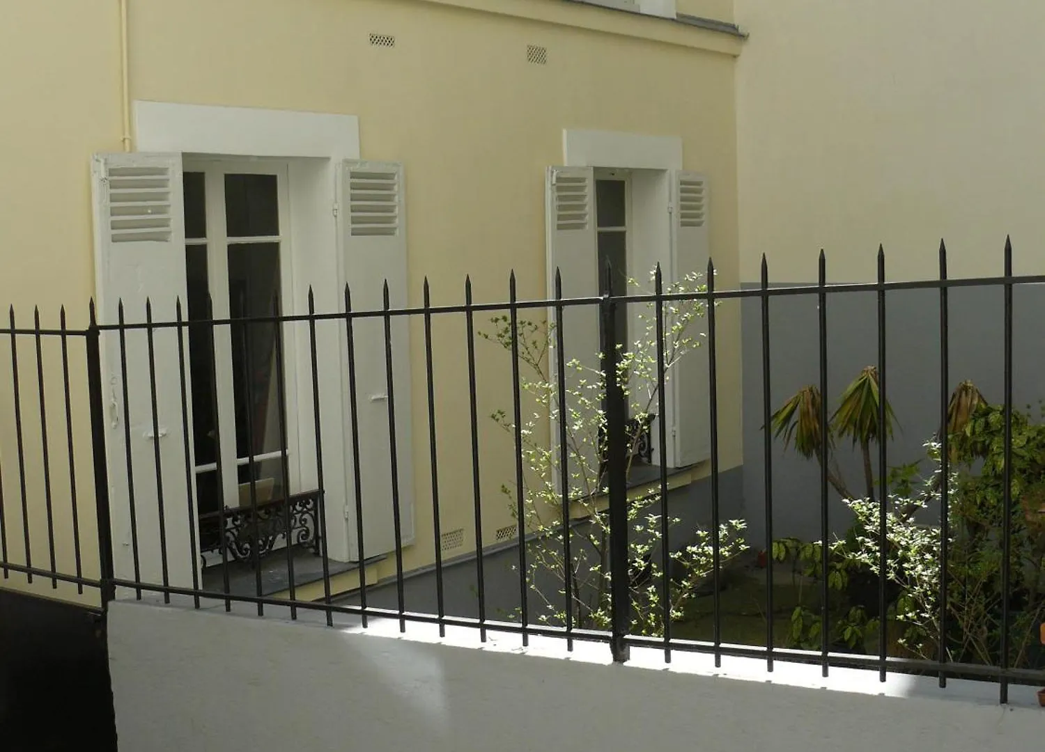 Bed & Breakfast La Cour Du 5ème - D'hôtes Parigi