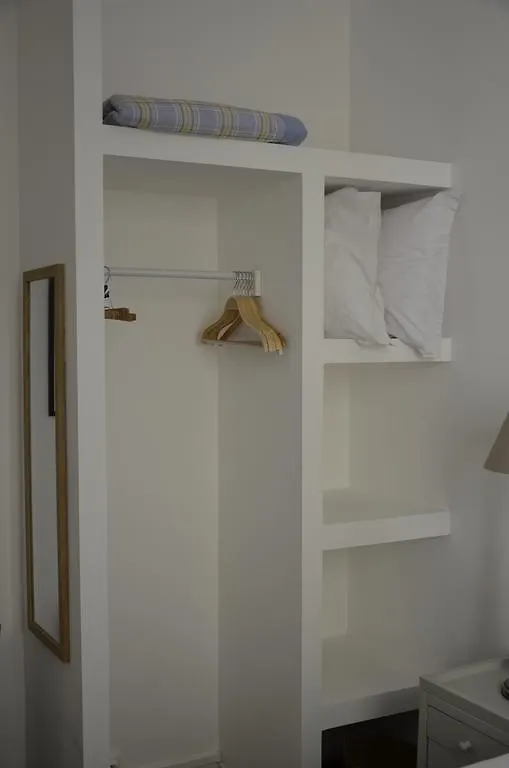 La Cour Du 5eme - D'hotes Bed & Breakfast Paris